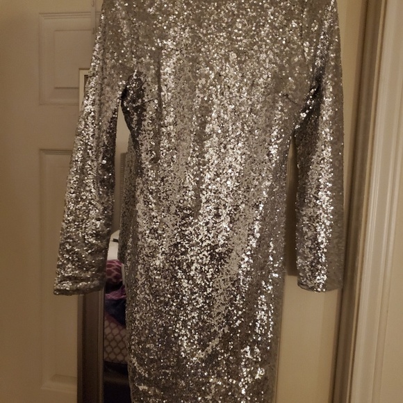 Silver dress - Picture 2 of 2